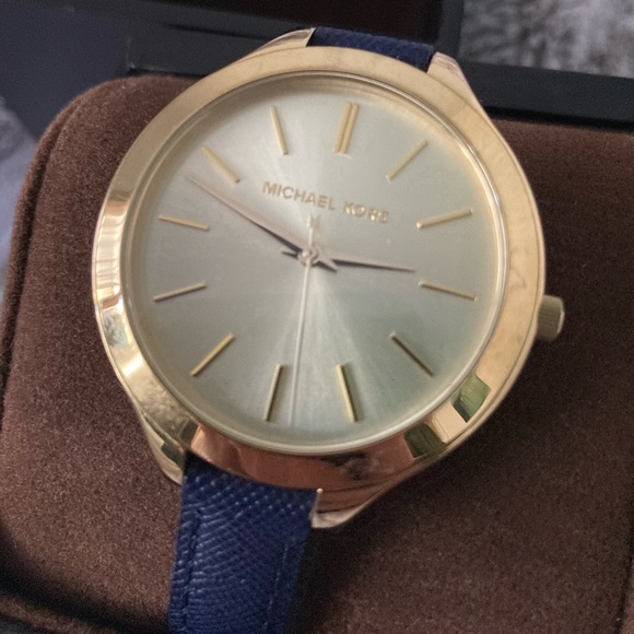 Michael Kors Midsize Runway Watch MK-2285 - Picture 14 of 16